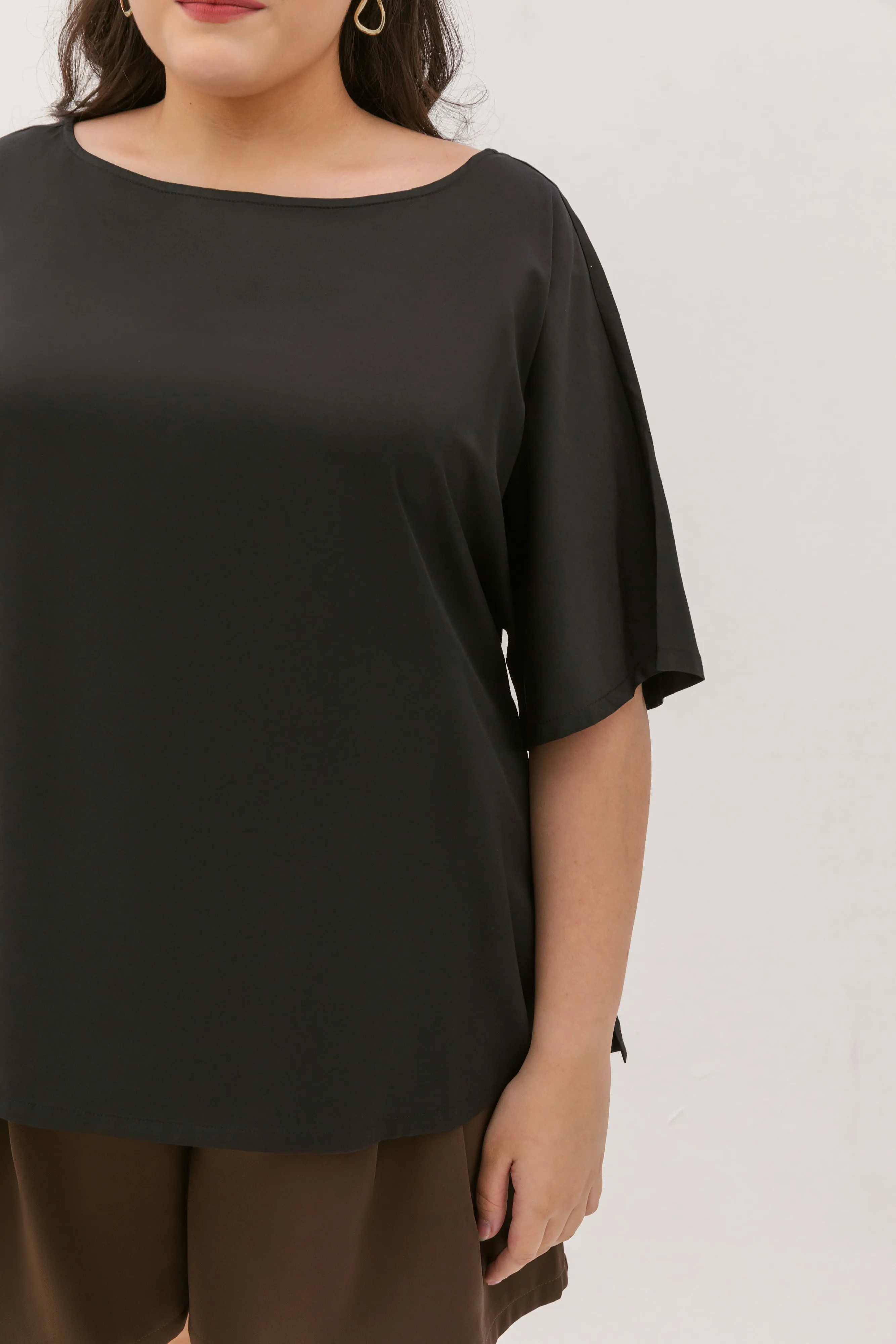 Isla Boat-Neck Flare Sleeve Blouse In Black